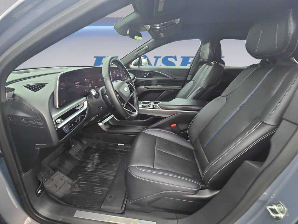 2024 Cadillac LYRIQ Luxury 1