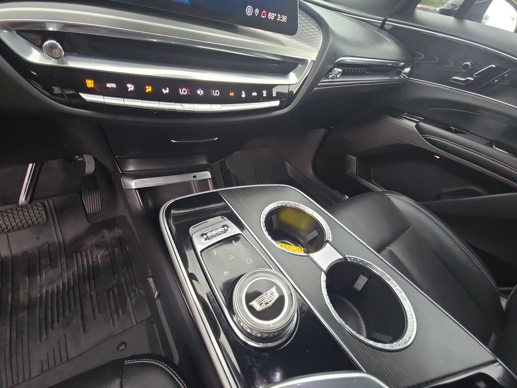 2024 Cadillac LYRIQ Luxury 1