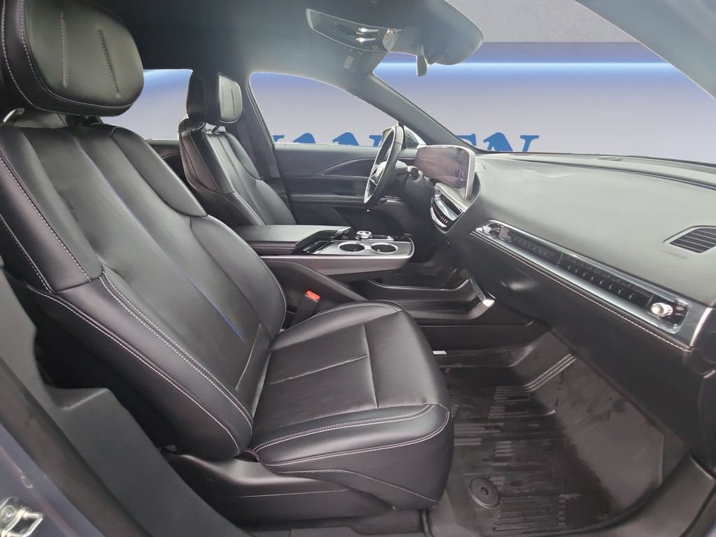 2024 Cadillac LYRIQ Luxury 1