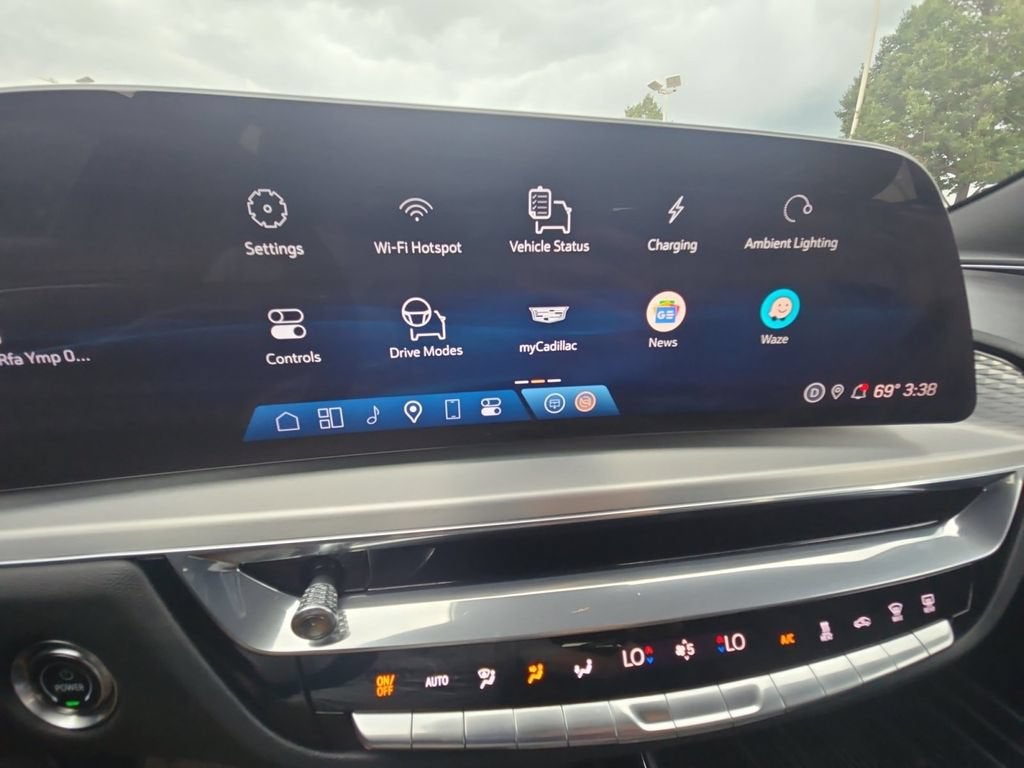 2024 Cadillac LYRIQ Luxury 1