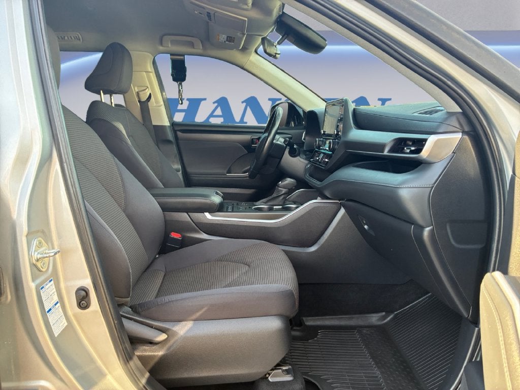 2022 Toyota Highlander LE