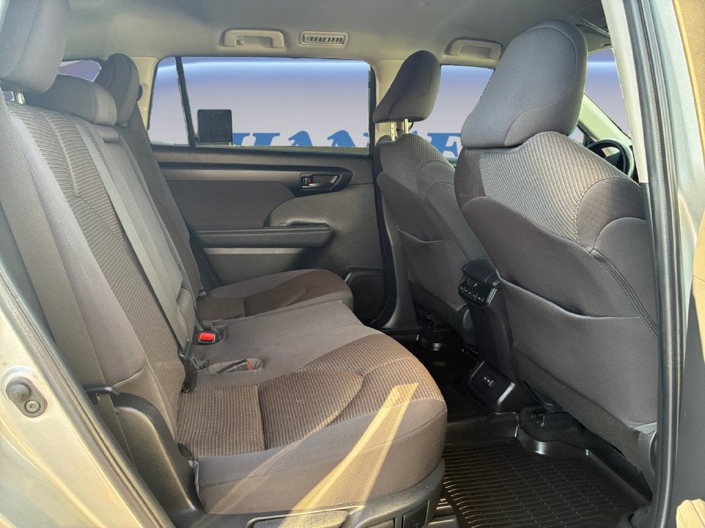 2022 Toyota Highlander LE